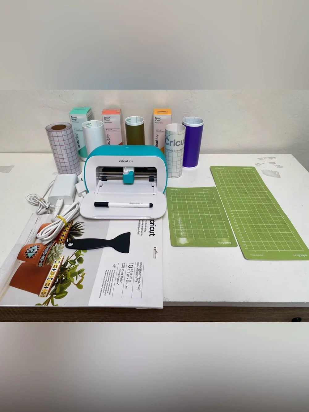 Cricut Joy Machine Bundle With Lots Of Extras Smart Vinyl- Tools- Pen Scrapbook